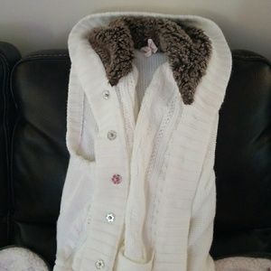 Hooded sleeveless vest